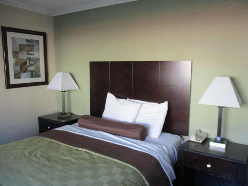 Metropolitan Inn & Suites Los Angeles Buitenkant foto